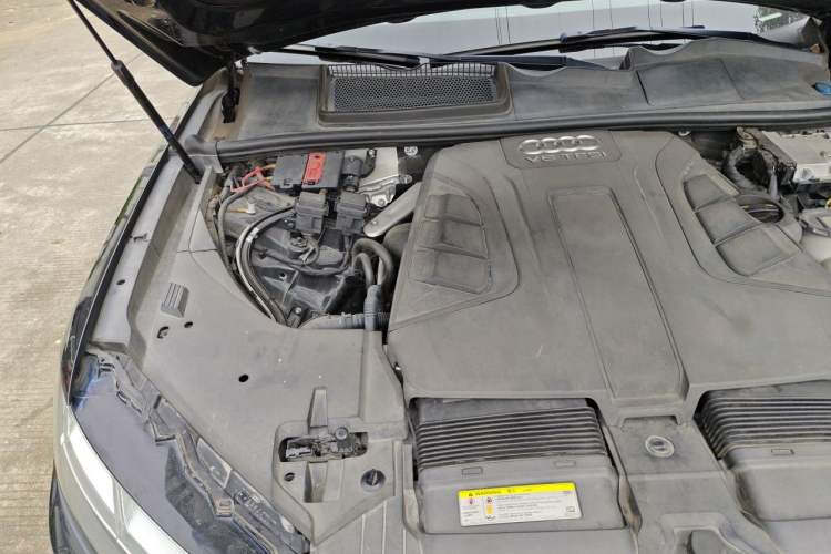 Used Audi Q7 2018 45 TFSI Technology Edition Engine Bay Right