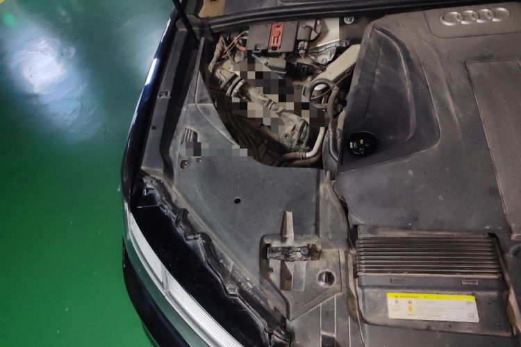 Used Audi Q7 2018 40 TFSI Comfort Model Engine Bay Right