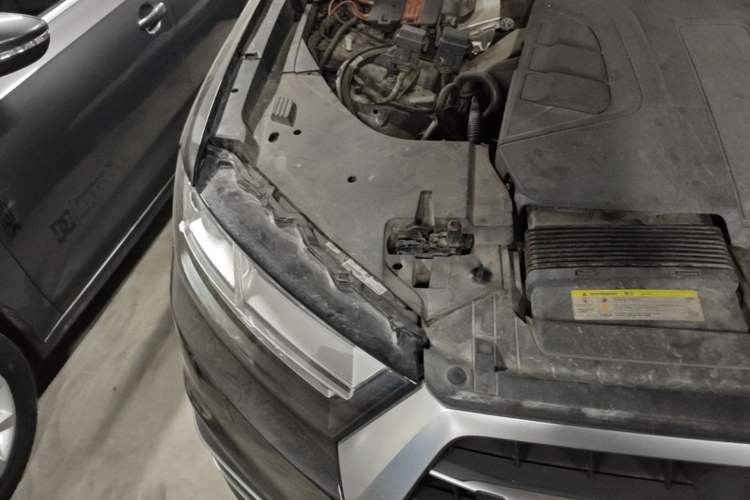 Used Audi Q7 2018 45 TFSI Technology Edition Engine Bay Right