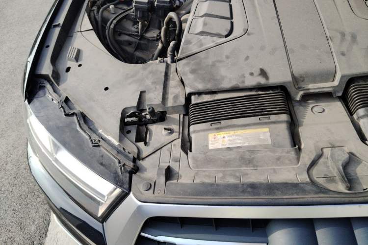 Used Audi Q7 2018 45 TFSI Technology Edition Engine Bay Right