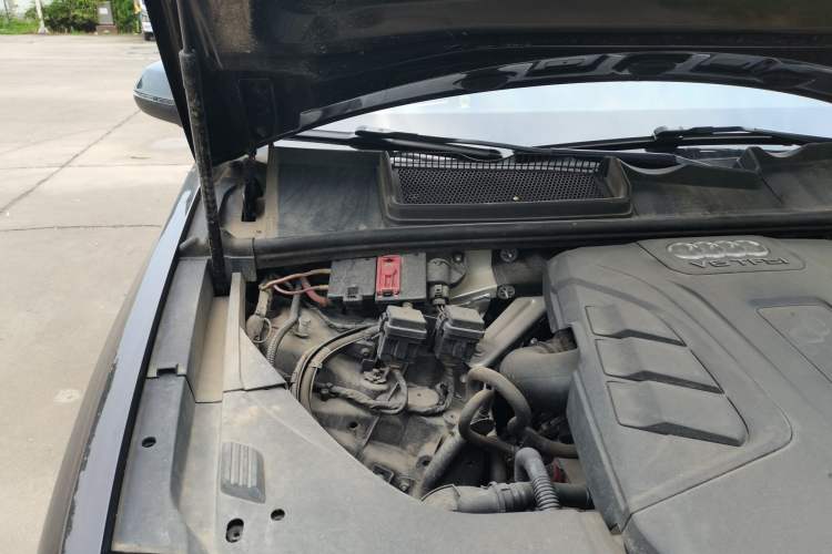 Used Audi Q7 2018 45 TFSI Technology Edition Engine Bay Right