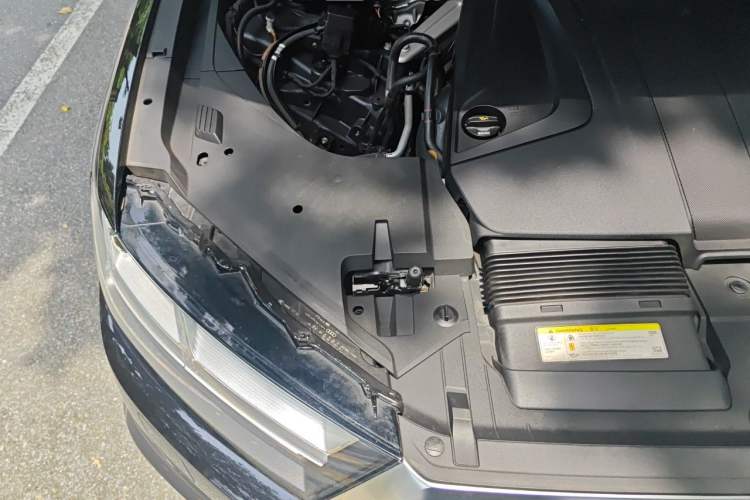 Used Audi Q7 2018 40 TFSI S line Sport Edition Engine Bay Right