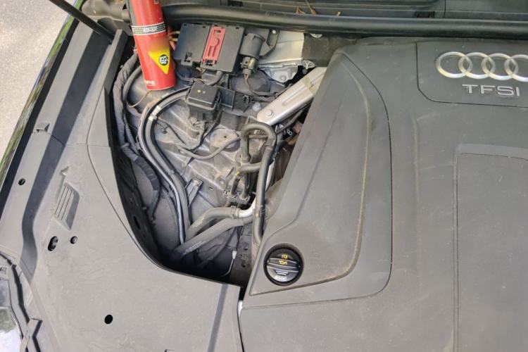 Used Audi Q7 2018 40 TFSI Comfort Model Engine Bay Right