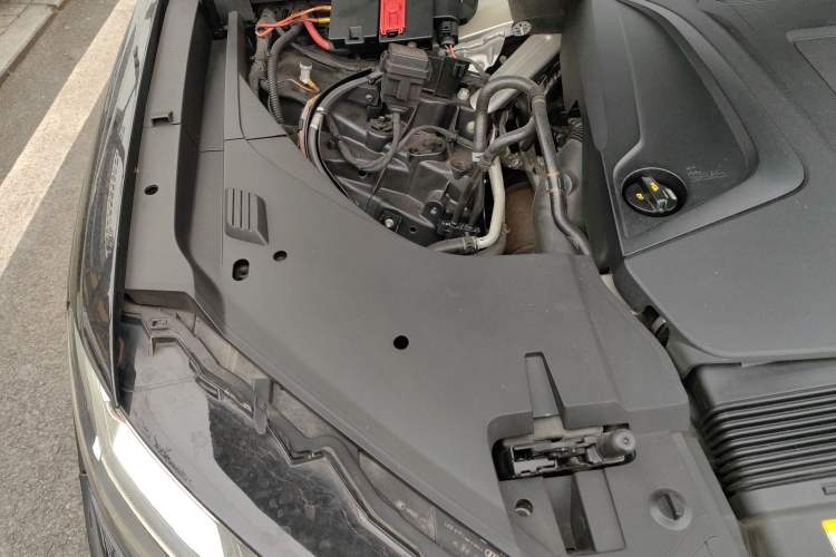 Used Audi Q7 2018 40 TFSI Comfort Model Engine Bay Right
