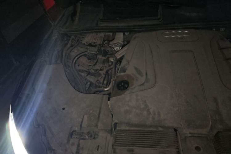 Used Audi Q7 2018 40 TFSI Comfort Model Engine Bay Right