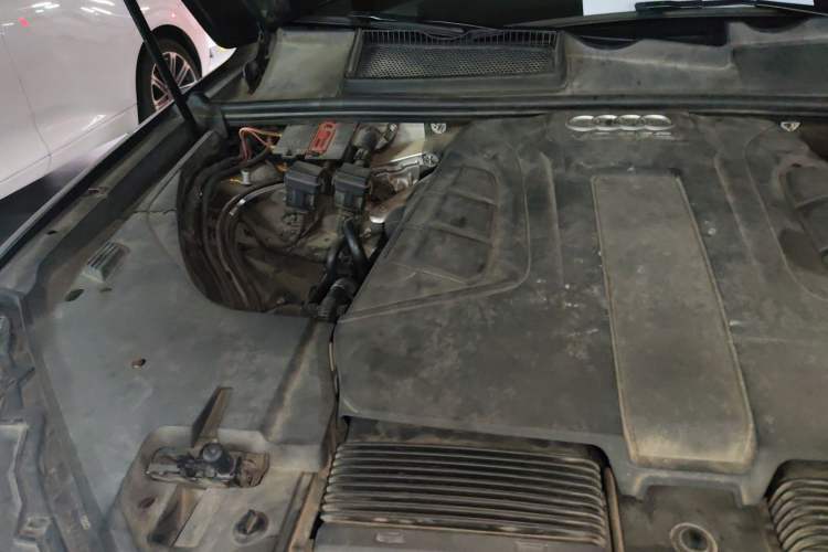Used Audi Q7 2018 45 TFSI Prestige Edition Engine Bay Right
