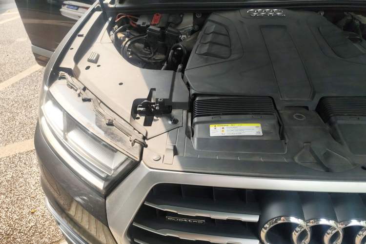 Used Audi Q7 2018 45 TFSI Technology Edition Engine Bay Right