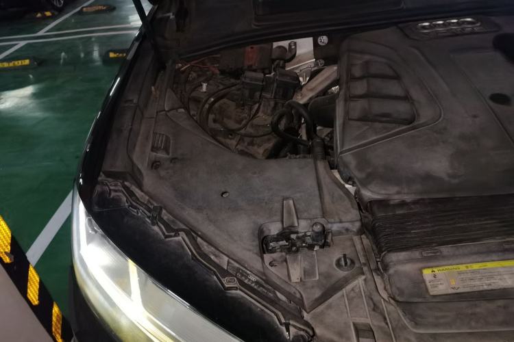 Used Audi Q7 2018 45 TFSI Technology Edition Engine Bay Right