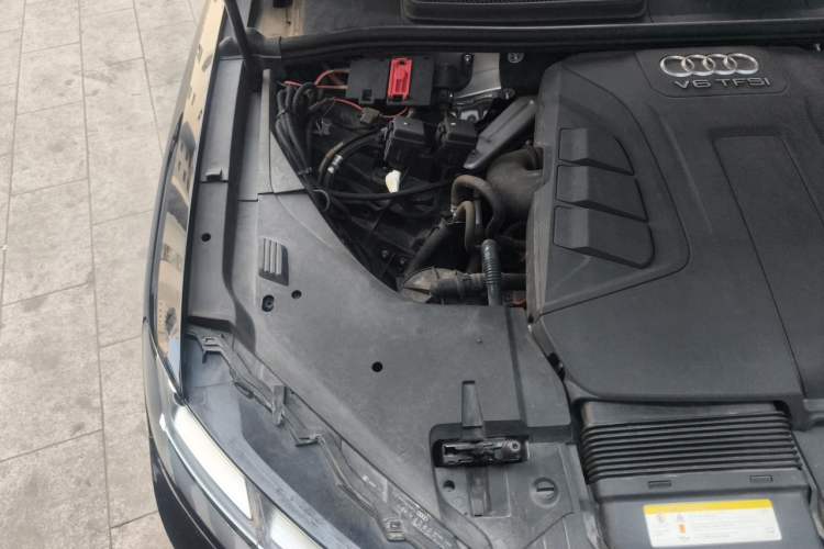Used Audi Q7 2018 45 TFSI Technology Edition Engine Bay Right