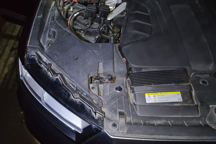 Used Audi Q7 2018 45 TFSI S line Sport Edition Engine Bay Right