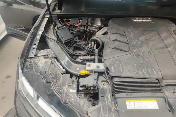 Used Audi Q7 2018 45 TFSI Technology Edition Engine Bay Right