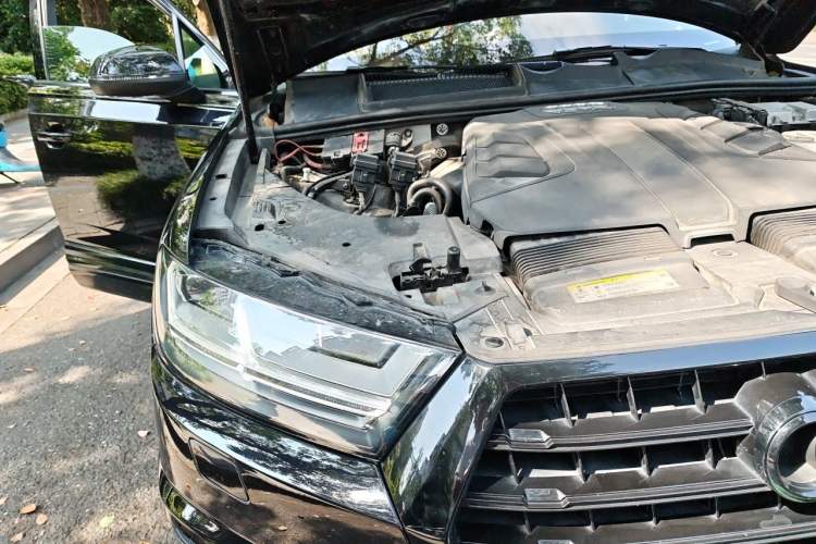 Used Audi Q7 2018 45 TFSI S line Sport Edition Engine Bay Right