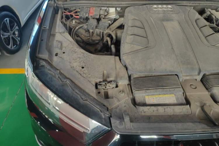 Used Audi Q7 2018 45 TFSI Technology Edition Engine Bay Right