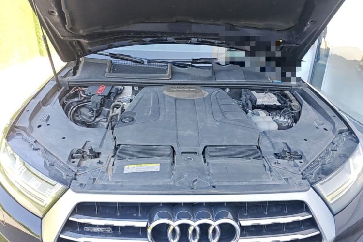 Used Audi Q7 2018 40 TFSI Comfort Model Engine Bay