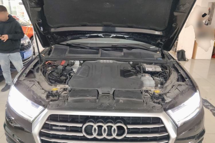 Used Audi Q7 2018 45 TFSI Technology Edition Engine Bay