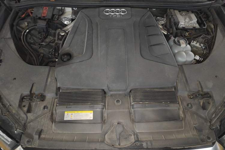 Used Audi Q7 2018 40 TFSI Comfort Model Engine Bay