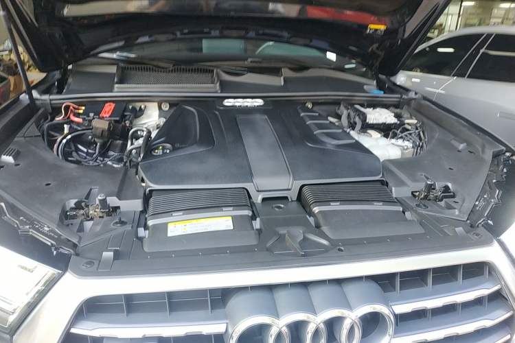 Used Audi Q7 2018 40 TFSI Comfort Model Engine Bay