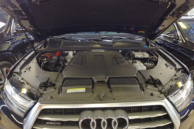 Used Audi Q7 2018 45 TFSI Technology Edition Engine Bay