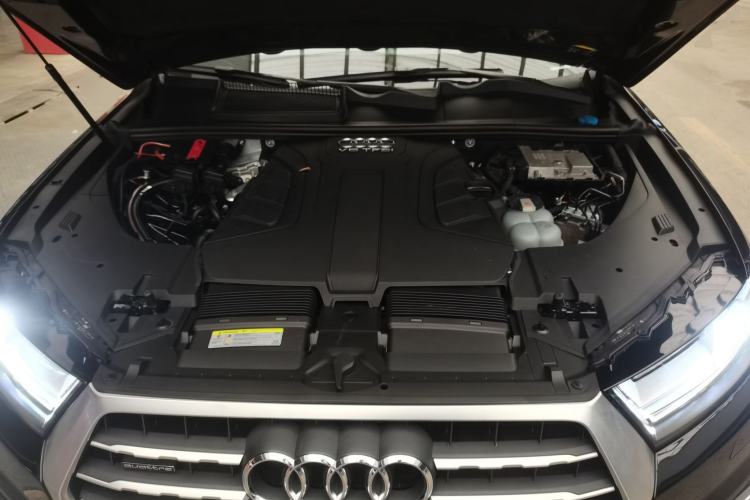 Used Audi Q7 2018 45 TFSI Technology Edition Engine Bay