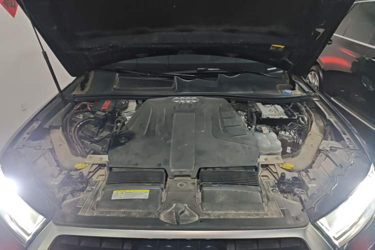 Used Audi Q7 2018 40 TFSI Comfort Model Engine Bay