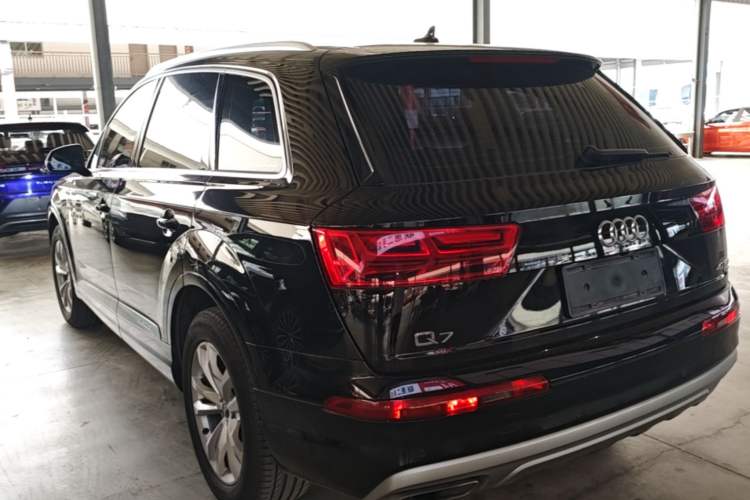 Used Audi Q7 2018 40 TFSI Comfort Model Exterior 2