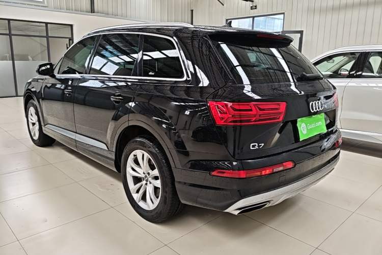 Used Audi Q7 2018 40 TFSI Comfort Model Exterior 2