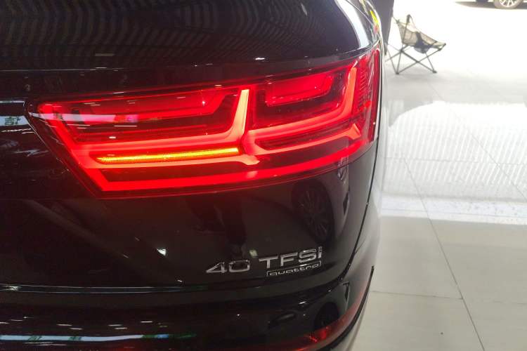 Used Audi Q7 2018 40 TFSI Comfort Model Exterior 3