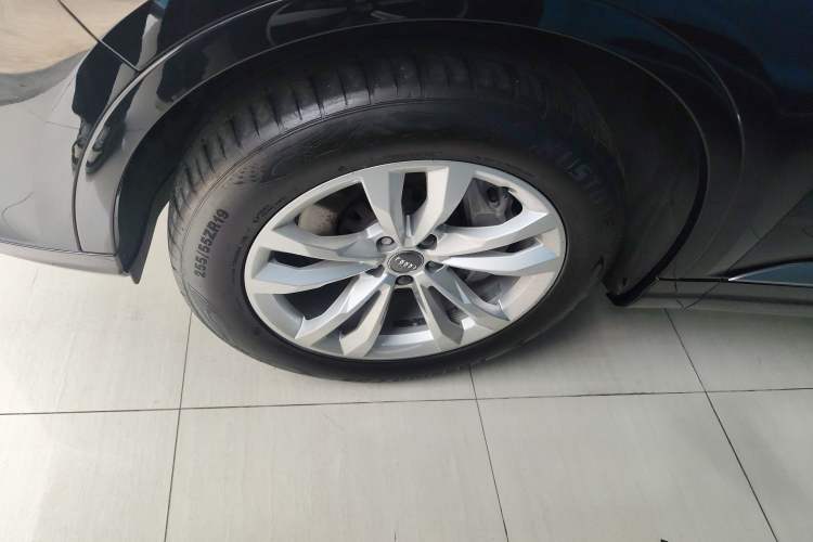 Used Audi Q7 2018 40 TFSI Comfort Model Exterior 4