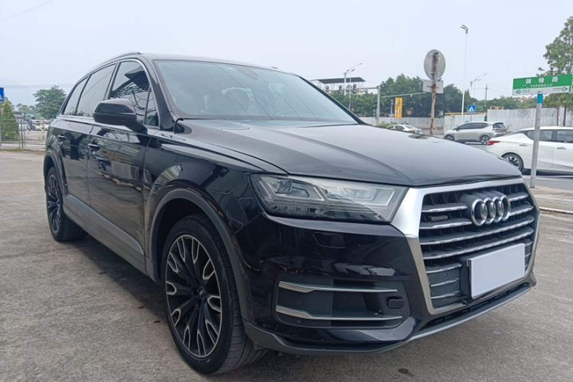 Used Audi Q7 2018 45 TFSI Technology Edition Exterior 4