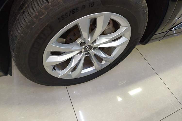 Used Audi Q7 2018 45 TFSI Technology Edition Exterior 4