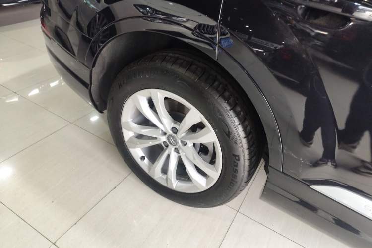 Used Audi Q7 2018 40 TFSI Comfort Model Exterior 5