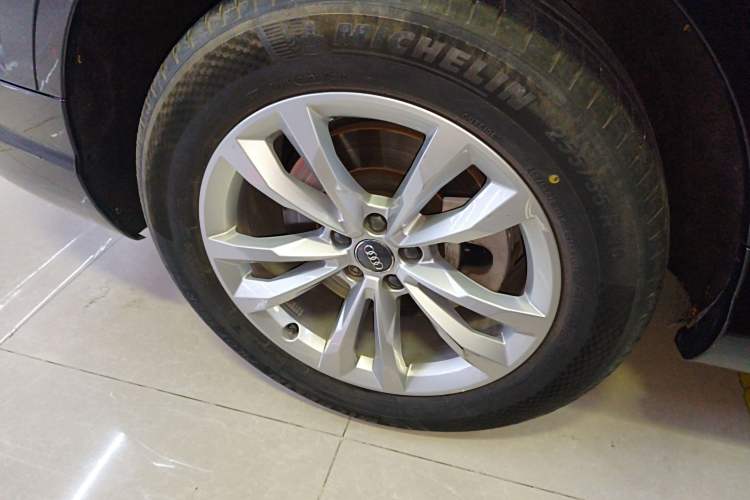 Used Audi Q7 2018 45 TFSI Technology Edition Exterior 5