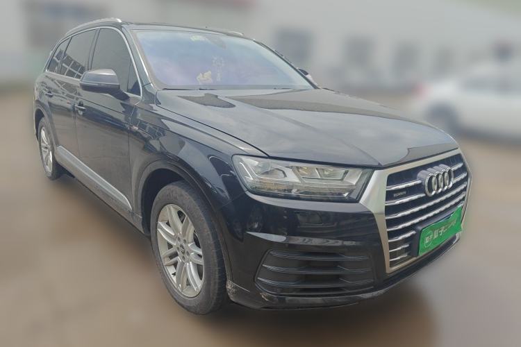 Used Audi Q7 2018 40 TFSI Comfort Model Front Right 45 Deg