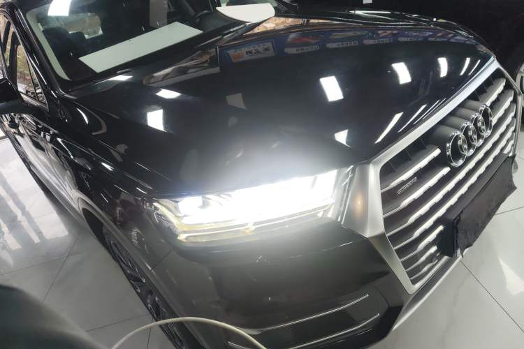 Used Audi Q7 2018 45 TFSI Technology Edition Front Right 45 Deg