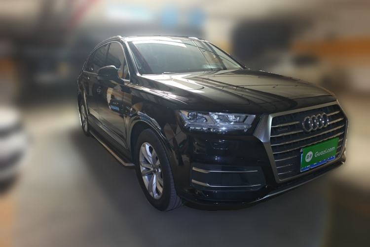 Used Audi Q7 2018 40 TFSI Comfort Model Front Right 45 Deg