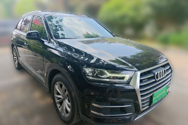 Used Audi Q7  Front Right 45 Deg