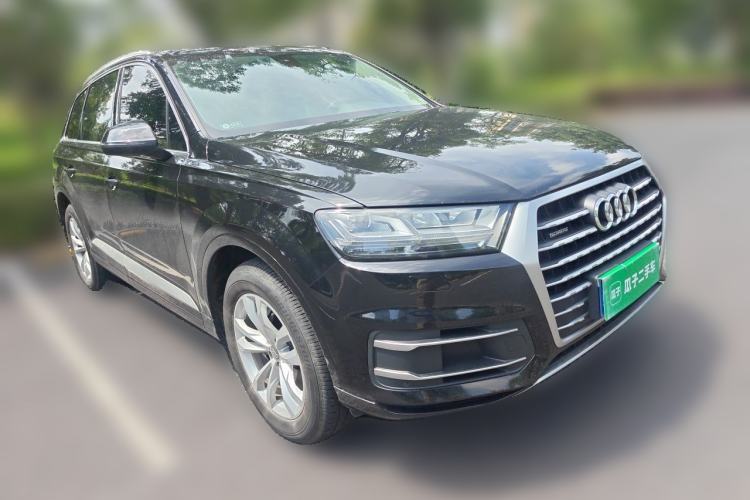 Used Audi Q7 2018 40 TFSI Comfort Model Front Right 45 Deg