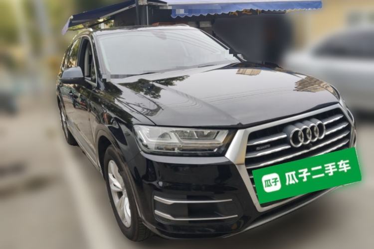 Used Audi Q7 2018 40 TFSI Comfort Model Front Right 45 Deg