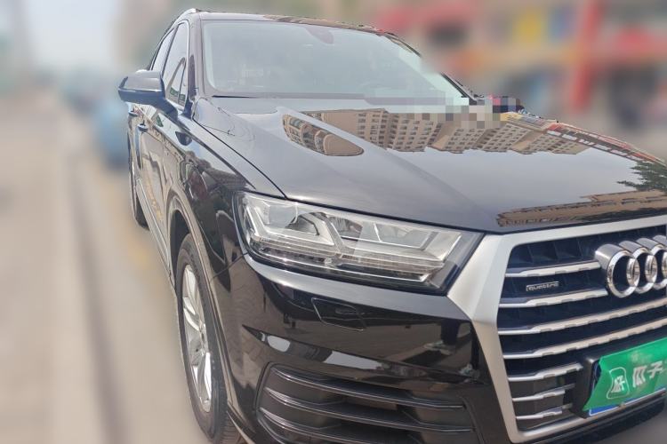 Used Audi Q7 2018 40 TFSI Comfort Model Front Right 45 Deg
