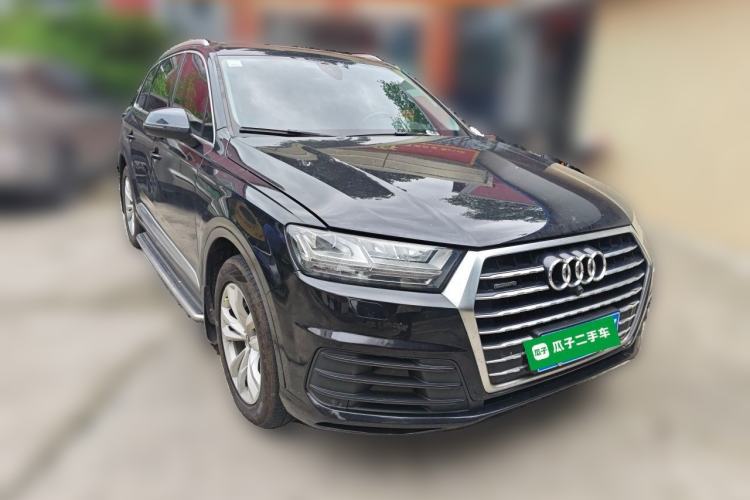 Used Audi Q7 2018 40 TFSI Comfort Model Front Right 45 Deg