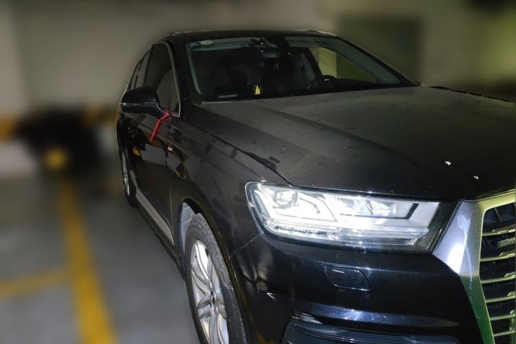 Used Audi Q7 2018 40 TFSI Comfort Model Front Right 45 Deg