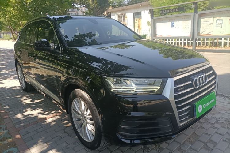 Used Audi Q7 2018 45 TFSI Technology Edition Front Right 45 Deg