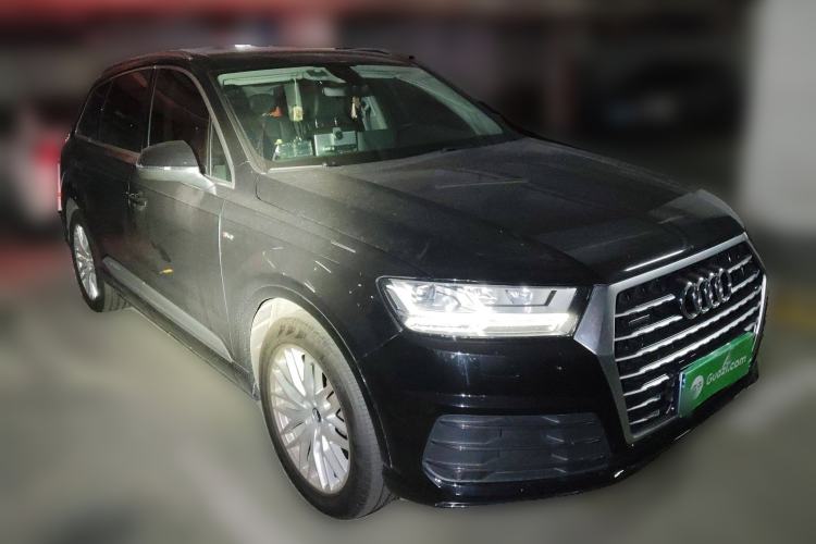 Used Audi Q7 2018 45 TFSI S line Sport Edition Front Right 45 Deg