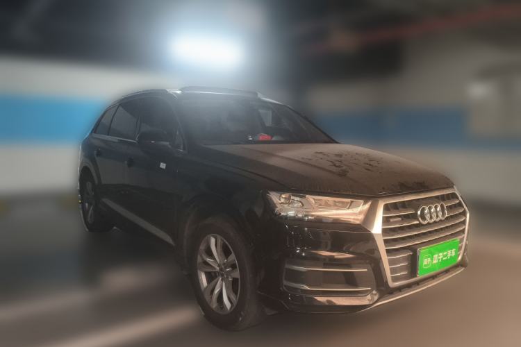 Used Audi Q7 2018 40 TFSI Comfort Model Front Right 45 Deg