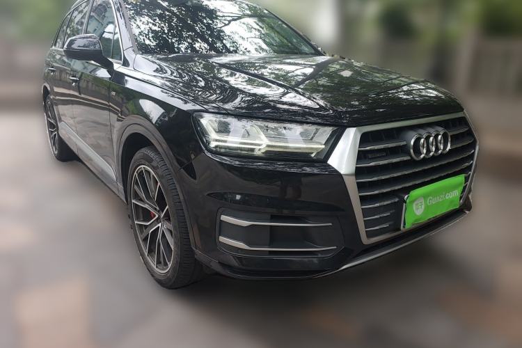 Used Audi Q7 2018 45 TFSI Technology Edition Front Right 45 Deg