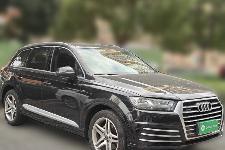 Used Audi Q7 2018 40 TFSI Comfort Model Front Right 45 Deg