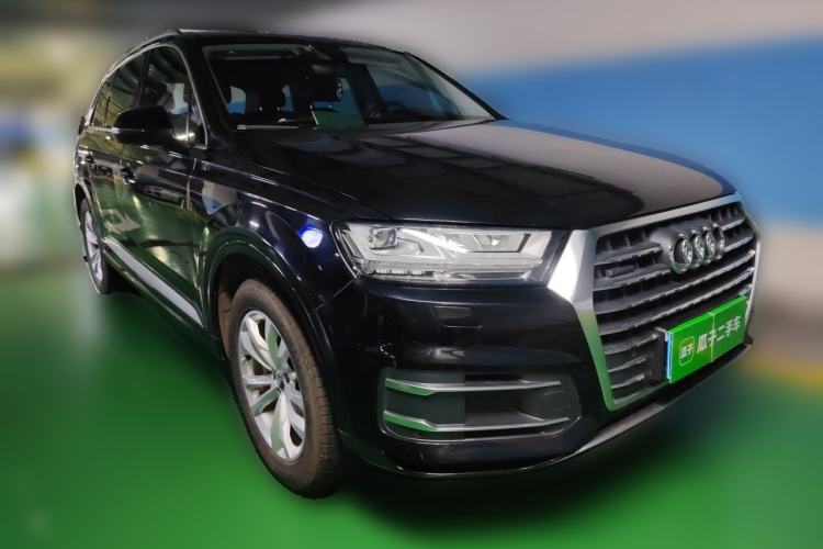 Used Audi Q7 2018 40 TFSI Comfort Model Front Right 45 Deg