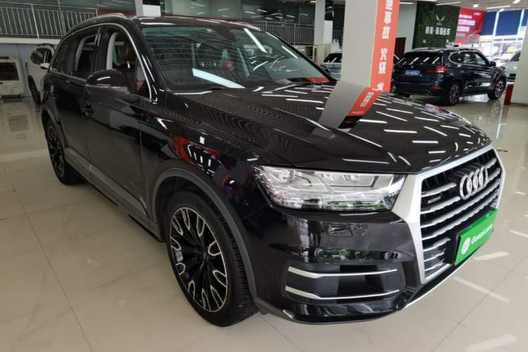 Used Audi Q7 2018 45 TFSI Technology Edition Front Right 45 Deg