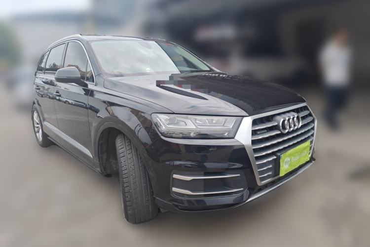 Used Audi Q7 2018 40 TFSI Comfort Model Front Right 45 Deg