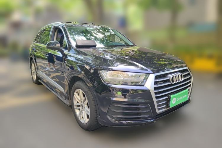 Used Audi Q7 2018 40 TFSI Comfort Model Front Right 45 Deg